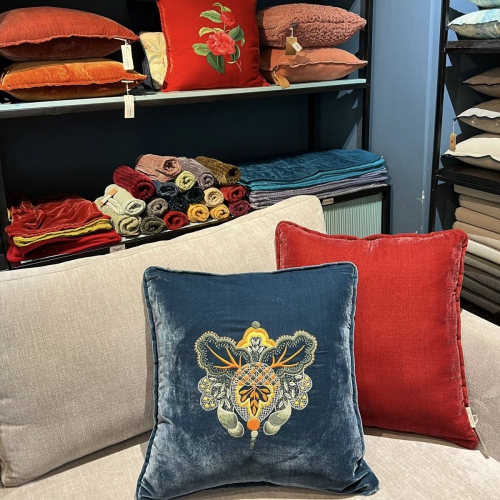 Bule motif embroidered pillow/GT001