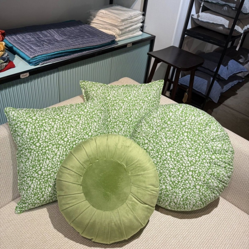 Green abstract pillow/GH01