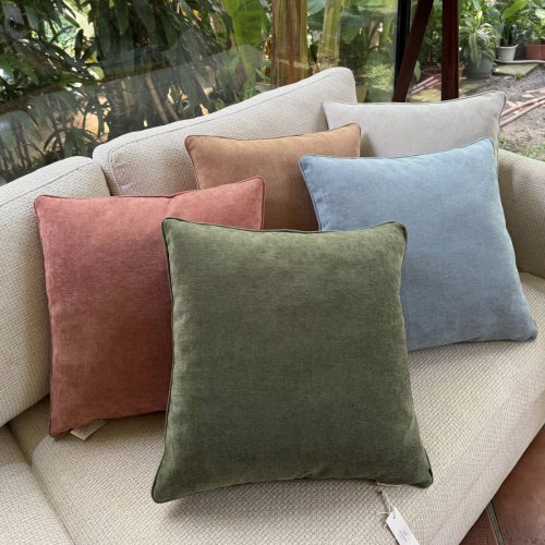 Velvet pillows/GNT1.