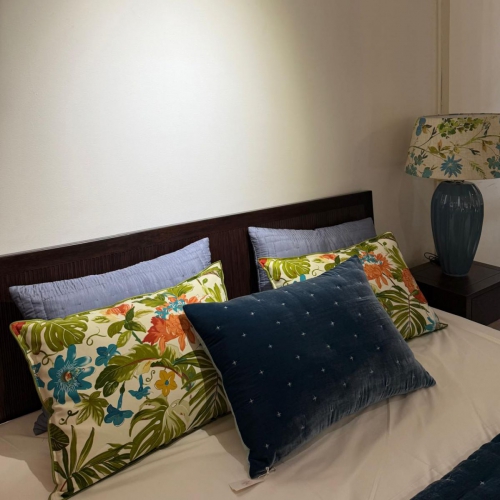 Orange flower pillow/GVB2